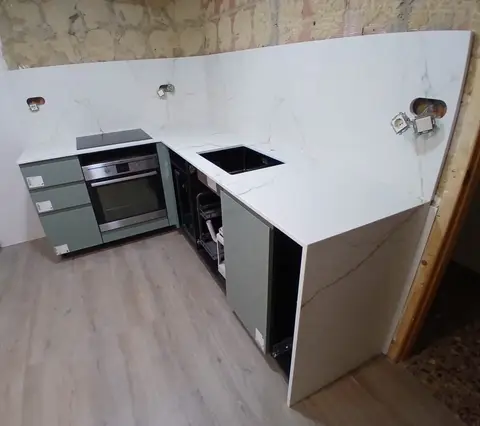 Encimera de cocina a medida — trabajo de Marbres Chust, 2026
