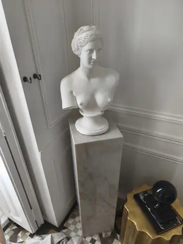 Revestimiento y pieza de piedra a medida — trabajo de Marbres Chust, 2026