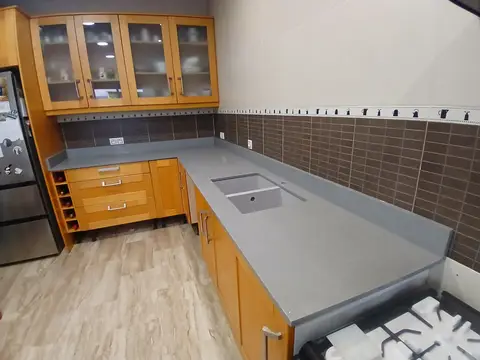 Encimera de cocina a medida — trabajo de Marbres Chust, 2026