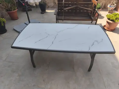 Mesa de mármol y piedra a medida — trabajo de Marbres Chust, 2026