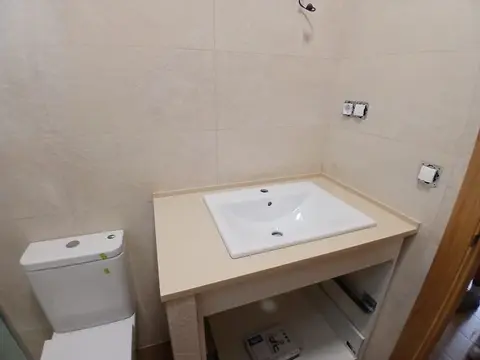 Encimera de baño y lavabo de piedra — trabajo de Marbres Chust, 2026