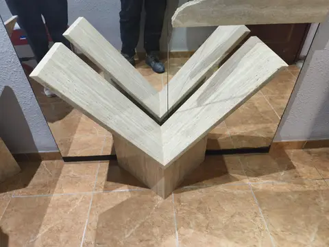 Revestimiento y pieza de piedra a medida — trabajo de Marbres Chust, 2026