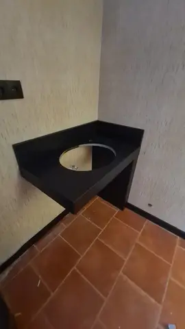 Encimera de baño y lavabo de piedra — trabajo de Marbres Chust, 2026
