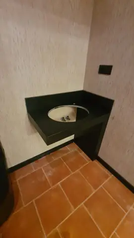 Encimera de baño y lavabo de piedra — trabajo de Marbres Chust, 2026