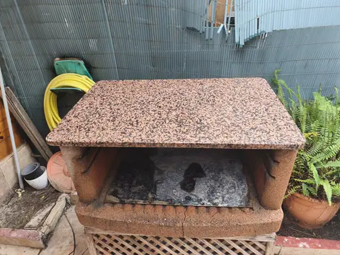 Coronación de piscina y piedra de exterior — trabajo de Marbres Chust, 2025