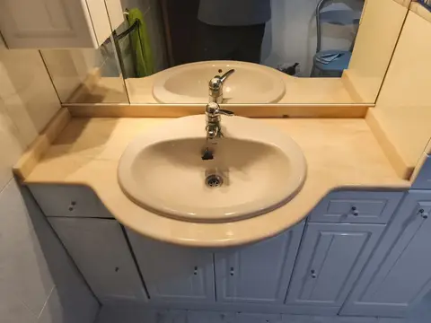 Encimera de baño y lavabo de piedra — trabajo de Marbres Chust, 2025