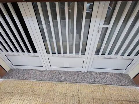 Coronación de piscina y piedra de exterior — trabajo de Marbres Chust, 2025