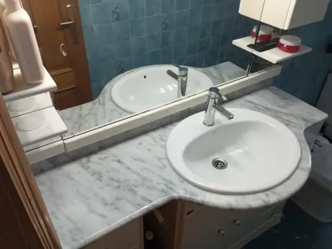 Encimera de baño y lavabo de piedra — trabajo de Marbres Chust, 2025