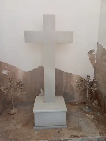 Revestimiento y pieza de piedra a medida — trabajo de Marbres Chust, 2025