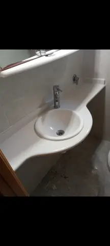 Encimera de baño y lavabo de piedra — trabajo de Marbres Chust, 2025