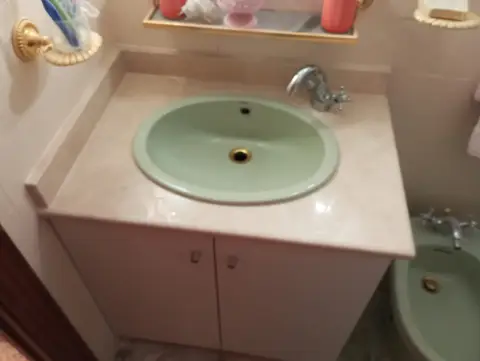 Encimera de baño y lavabo de piedra — trabajo de Marbres Chust, 2025