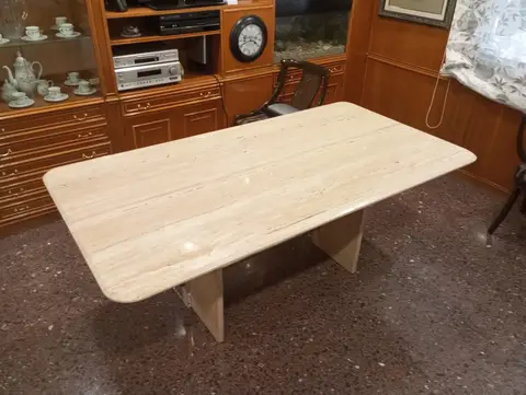 Mesa de mármol y piedra a medida — trabajo de Marbres Chust, 2025