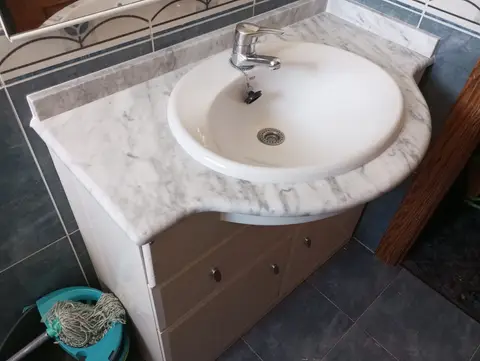 Encimera de baño y lavabo de piedra — trabajo de Marbres Chust, 2025