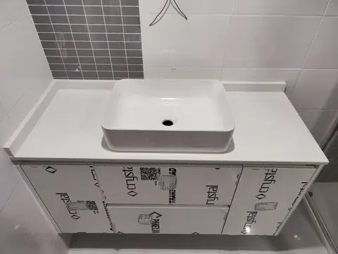 Encimera de baño y lavabo de piedra — trabajo de Marbres Chust, 2024