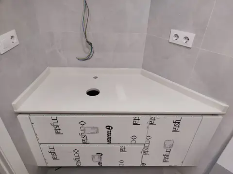 Encimera de baño y lavabo de piedra — trabajo de Marbres Chust, 2024