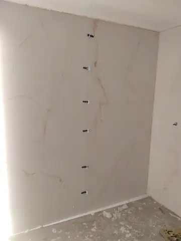 Revestimiento y pieza de piedra a medida — trabajo de Marbres Chust, 2024
