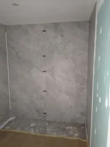 Revestimiento y pieza de piedra a medida — trabajo de Marbres Chust, 2024