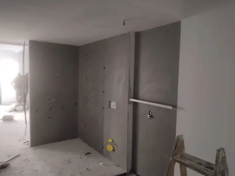 Revestimiento y pieza de piedra a medida — trabajo de Marbres Chust, 2023