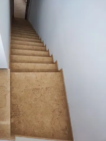 Escalera de mármol y piedra — trabajo de Marbres Chust, 2023