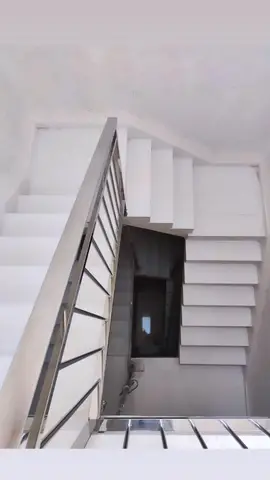 Escalera de mármol y piedra — trabajo de Marbres Chust, 2023