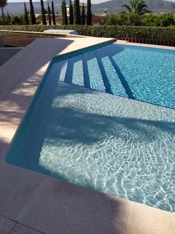 Coronación de piscina y piedra de exterior — trabajo de Marbres Chust, 2022