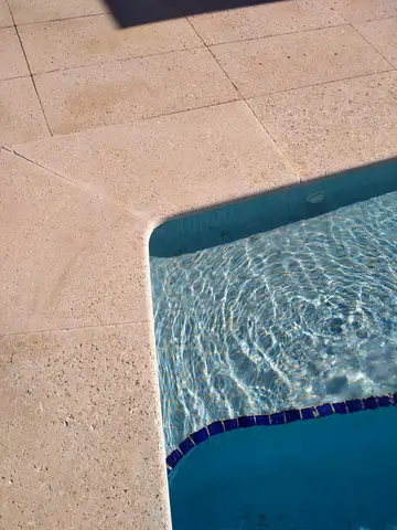 Coronación de piscina y piedra de exterior — trabajo de Marbres Chust, 2022