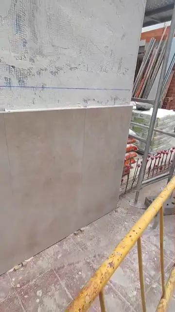 Coronación de piscina y piedra de exterior (vídeo) — trabajo de Marbres Chust, 2024