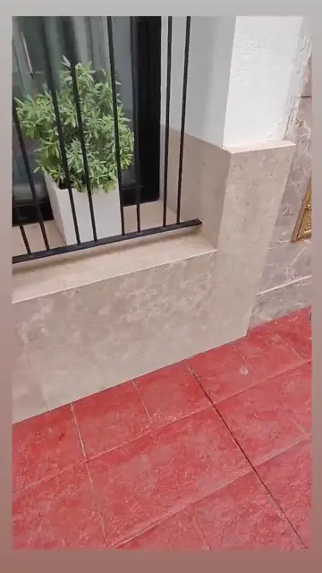 Coronación de piscina y piedra de exterior (vídeo) — trabajo de Marbres Chust, 2023
