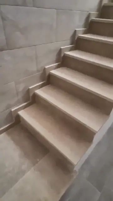 Escalera de mármol y piedra (vídeo) — trabajo de Marbres Chust